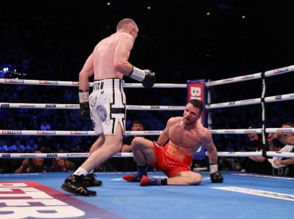 Liam "Beefy" Smith liquidó en 8 a Anthony Fowler