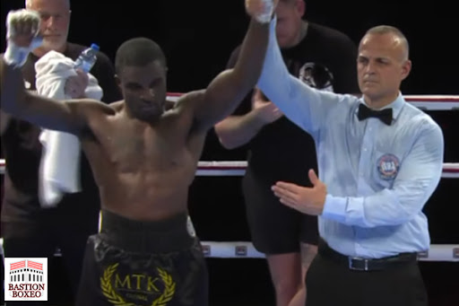 Ohara Davies capturó el título Gold superligero AMB