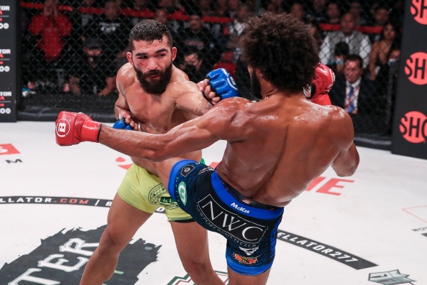 Bellator: Brasilero Patricio Pitbull recupera su faja