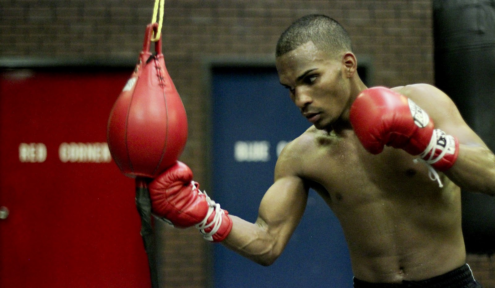 Boricua Jonathan González defendera en Kissimmee ante Barriga