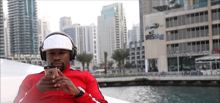 Mayweather se fue de pesca en Dubai ante Olatunji.