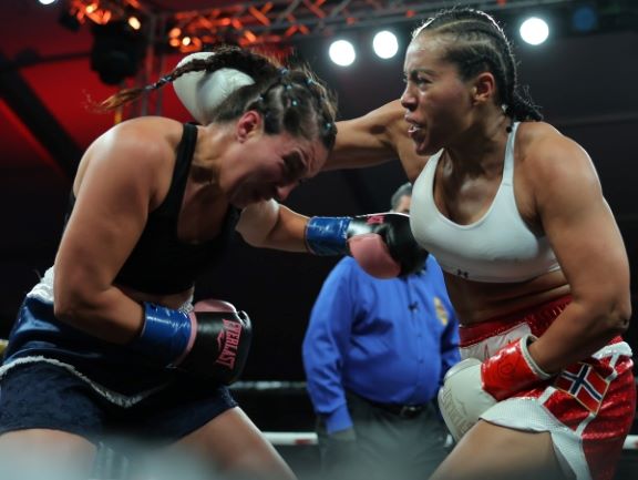 "La Primera Dama" Cecilia Braekhus tuvo un regreso feliz