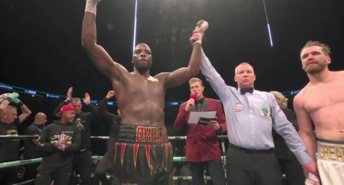 Lawrence Okolie retuvo su faja en Manchester