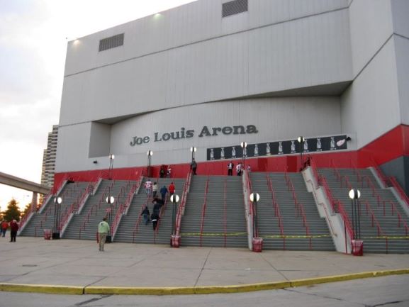  España y Kenty inauguraron la Arena Joe Louis