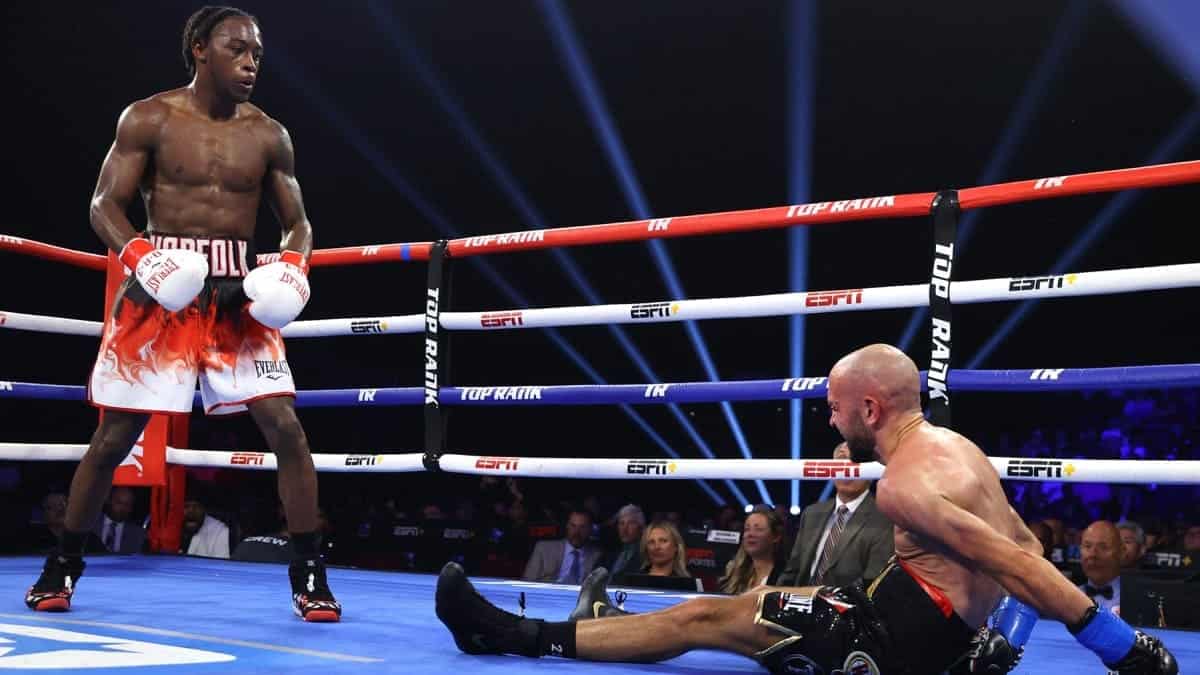 Keyshawn Davis supera a Patera pero no convence