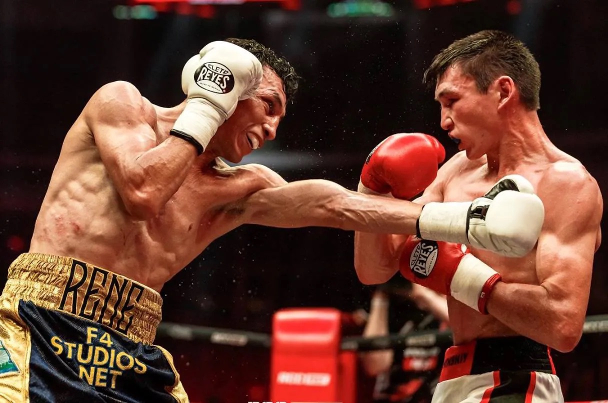 En el otro combate donde estaba involucrado un latinoamericano, el venezolano Edixon Pérez dio una verdadera felpa al supergallo ruso Ivan Chrikov a quien zarandeó buena parte de la pelea pero también fue protegido indudablemente por la localía de los jueces que al final lo vieron vencer por decisión dividida. Pérez sacó todo su arsenal en este combate sabiendo que estaba en desventaja en la localía y logró dominar por completo gran parte de la pelea a pesar de que Chrikov opuso resistencia tratando de quitarse de encima la presión constante del sudamericano.  Por su parte el clasificado peso ligero ruso Zaur Abdullaev (18-1, 11 nocauts) despejó todo tipo de dudas y desbordó totalmente a su compatriota, Roman Andreev (25-1, 18KOs) a quien noqueó en tres rounds quitándole también su invicto. Panameño Alvarado y venezolano Pérez víctimas de localía rusa.   