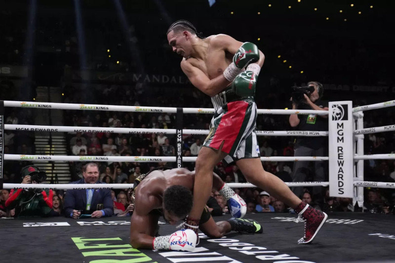 David Benavidez liquidó a Andrade. KOT en 6