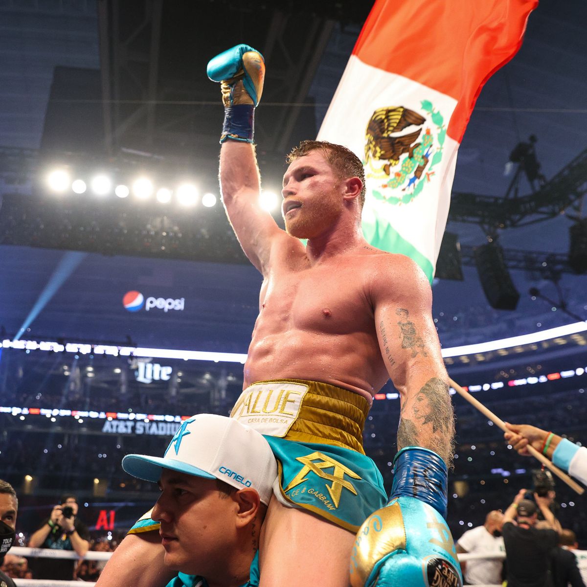 Canelo mantiene la antorcha de cada 5 de Mayo.