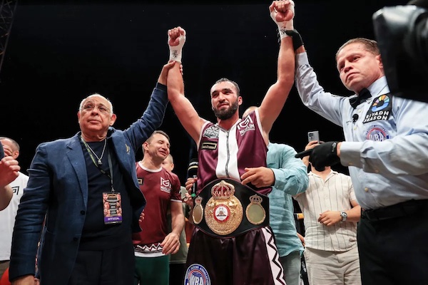 Gadzhimagomedov nuevo campeón Bridger AMB.