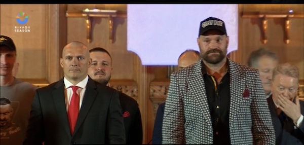 Usyk y Fury cara a cara para promocionar su revancha