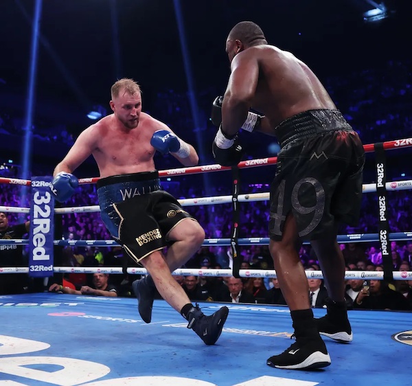 El sorprendente Chisora vapuleó a Wallin en Manchester