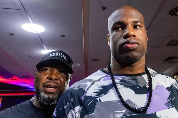 Dubois y su entrenador premiados por la BBBofC.