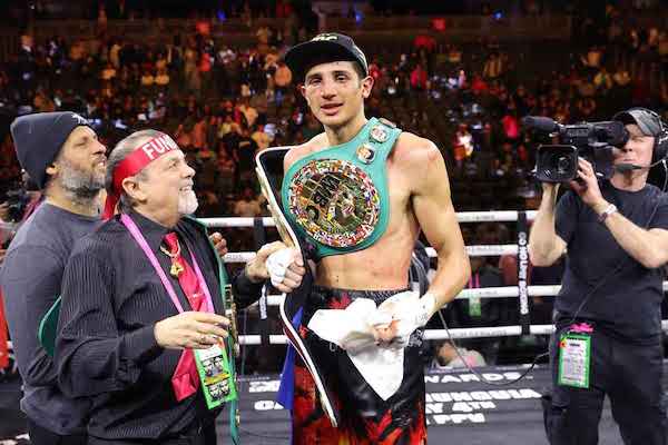 Fundora deja vacante faja OMB para pelear contra Tszyu