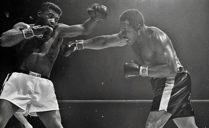Floyd Patterson el primero en reconquistar el título de peso pesado.