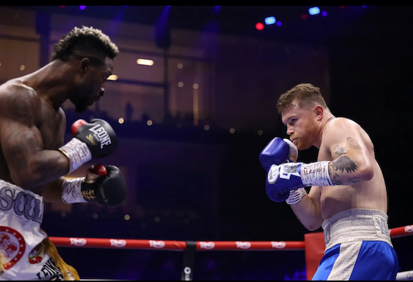 Canelo vence a Scull en decepcionante combate