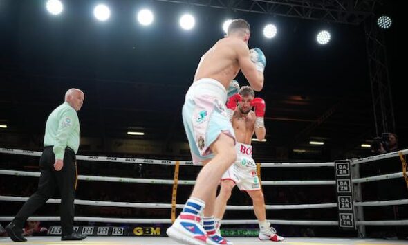 Hughes vence por puntos a Sharp en tediosa pelea 