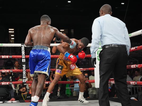 Erickson Lubin se impuso por TKO
