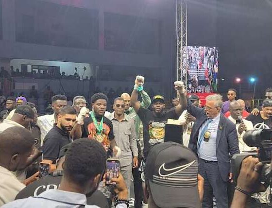 Andrew Tabiti reaparece noqueando a Jacob Dickson en Ghana.