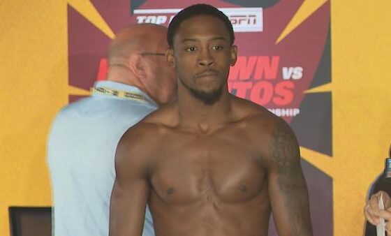 Keyshaw Davis pierde el titulo en la balanza