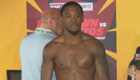 Keyshaw Davis pierde el titulo en la balanza