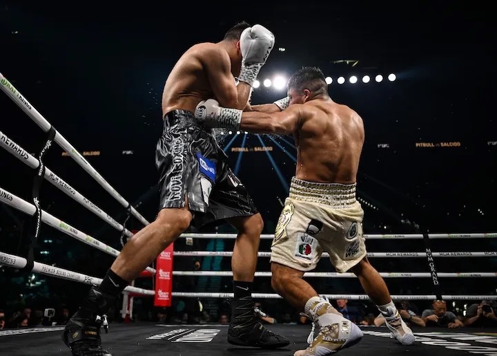 Pitbull Cruz venció sin problemas a Omar Salcido