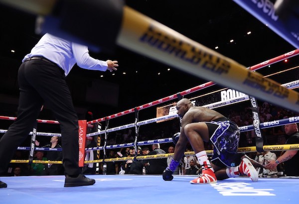 Itauma destruyó a Whyte en menos de dos minutos