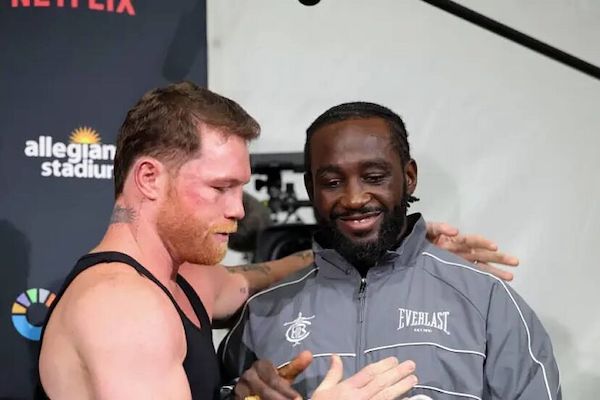 "Bud" Crawford abrió la puerta de la historia.