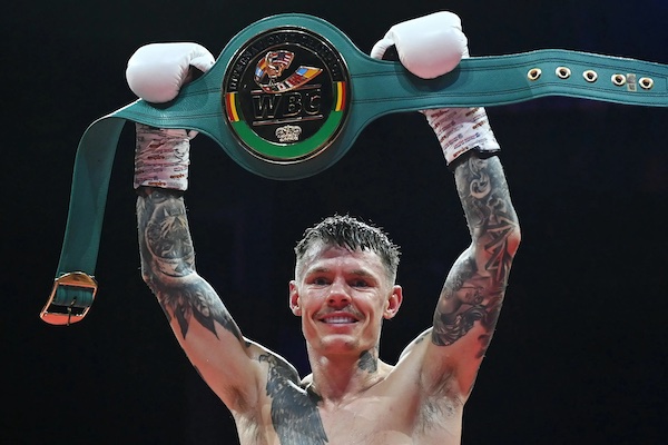 Charlie Edwards derrotó a Salvador Juárez.