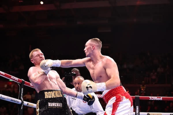 Hutchinson liquidó a Jeffers en Glasgow.