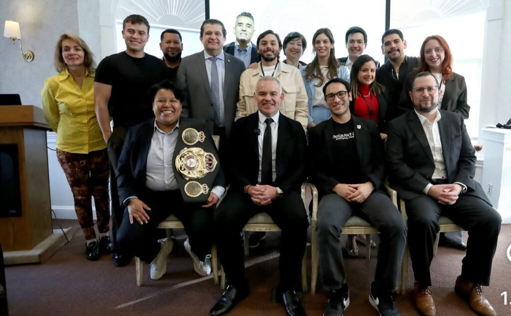 Gilberto Jesús Mendoza lleva el mensaje del boxeo mundial a Harvard.