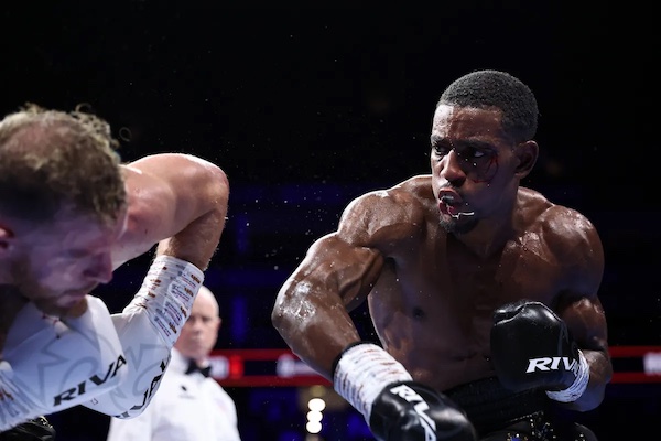 Ezra Taylor superó con claridad a Steed Woodall.