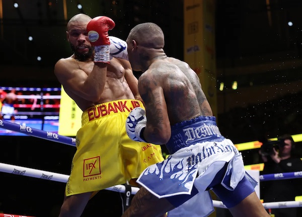 Conor Benn se impone ante un deslucido Chris Eubank Jr.