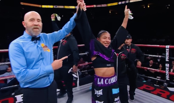 "La Cobra" Ruiz conquista faja supermosca vacante WBC