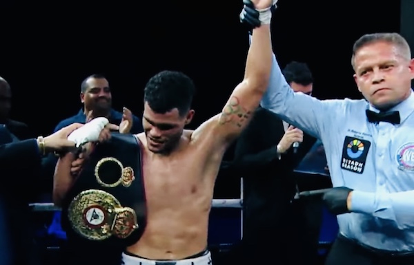 Álvarez conserva su faja continental WBA en Varadero
