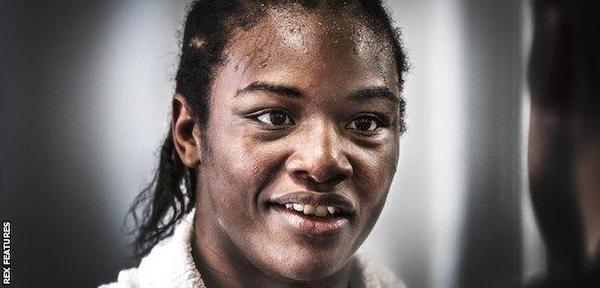Claressa Shields firma contrato récord de 8 millones.