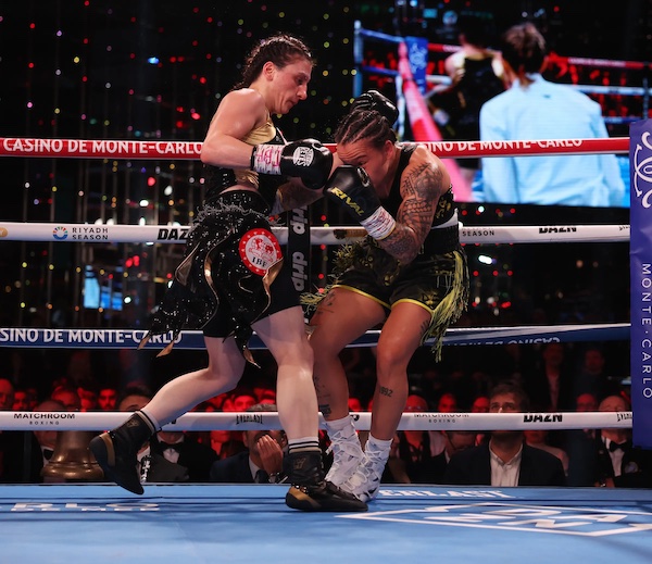 Elif Nur Turham noqueó a Beatriz Ferreira y la destrona