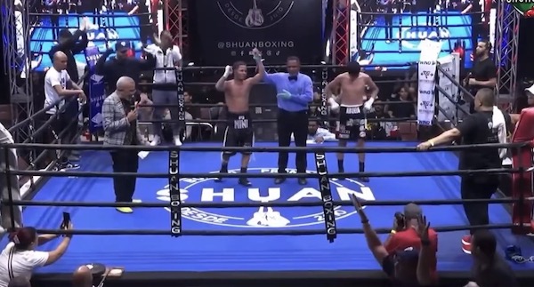 Despojan al mexicano De La Mora ante Mini Pacman.