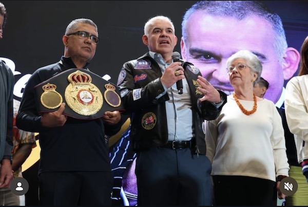 Gilberto Jesús Mendoza aclamado como presidente reelecto de la WBA.