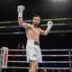 Imam Khataev se impone por TKO en Canadá.