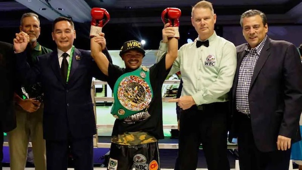 Knockout CP Freshmart conquista título vacante del CMB en Bangkok.