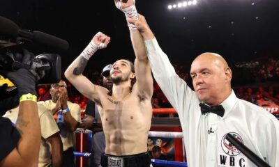 Nico Ali Walsh vence por decisión