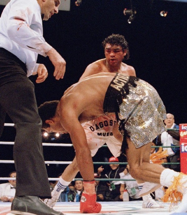 A “Roña” Castro lo salvó la ‘segunda Mano de Dios’.