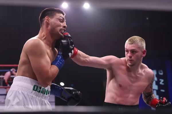 Walsh supera una caída susto y gana por decisión