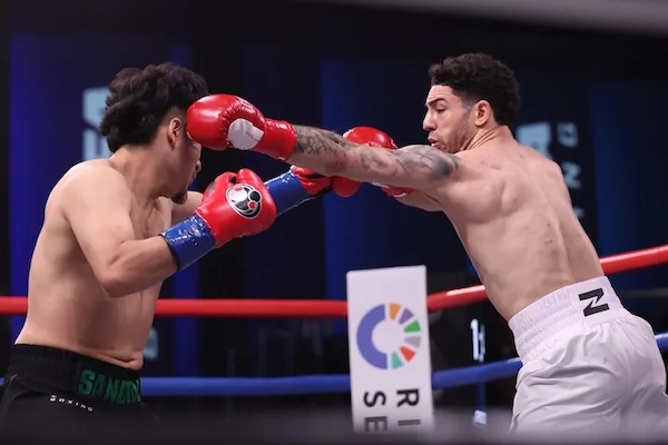 Julian Rodríguez vence por decisión a Cain Sandoval.