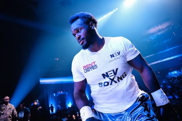 Roman Fury venció a Kevin Greenwood