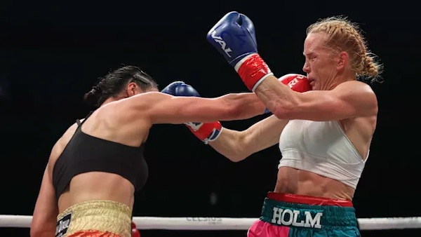 Stephanie Han frustra a Holly Holm y retiene su título WBA