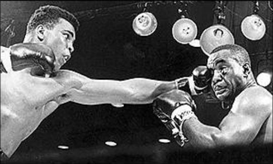 La noche que Cassius Clay sorprendió al mundo boxístico.