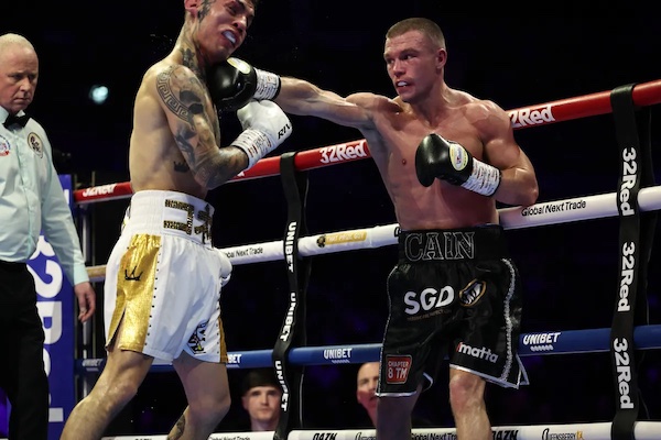 Andrew Cain cayó dos veces pero termina noqueando