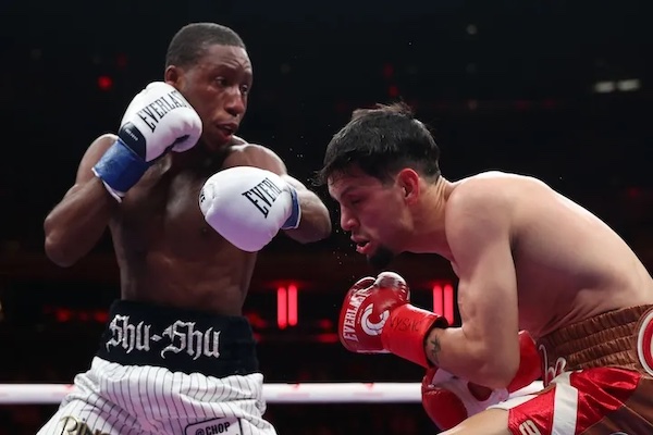 Carrington se titula noqueando a Castro