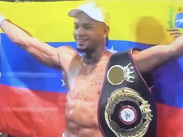 Venezolano Jocksan Blanco conserva su invicto en Fall River